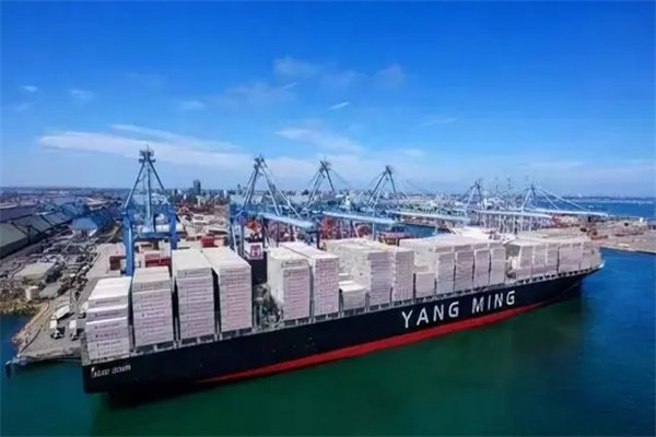 长荣海运年终奖发40个月月薪,这是一家什么样的公司?