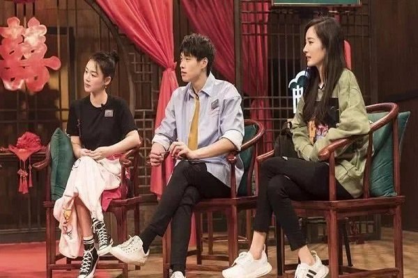 杨幂魏大勋被拍到从同一住所出门,是疑似同居了吗?