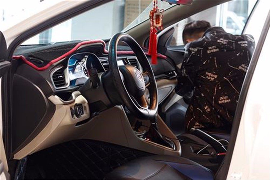 汽车车门有异响是怎们回事?