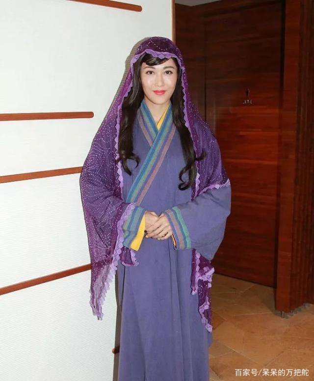 李彩烨近照曝光引热议，曾经媲美王祖贤的她去哪了？