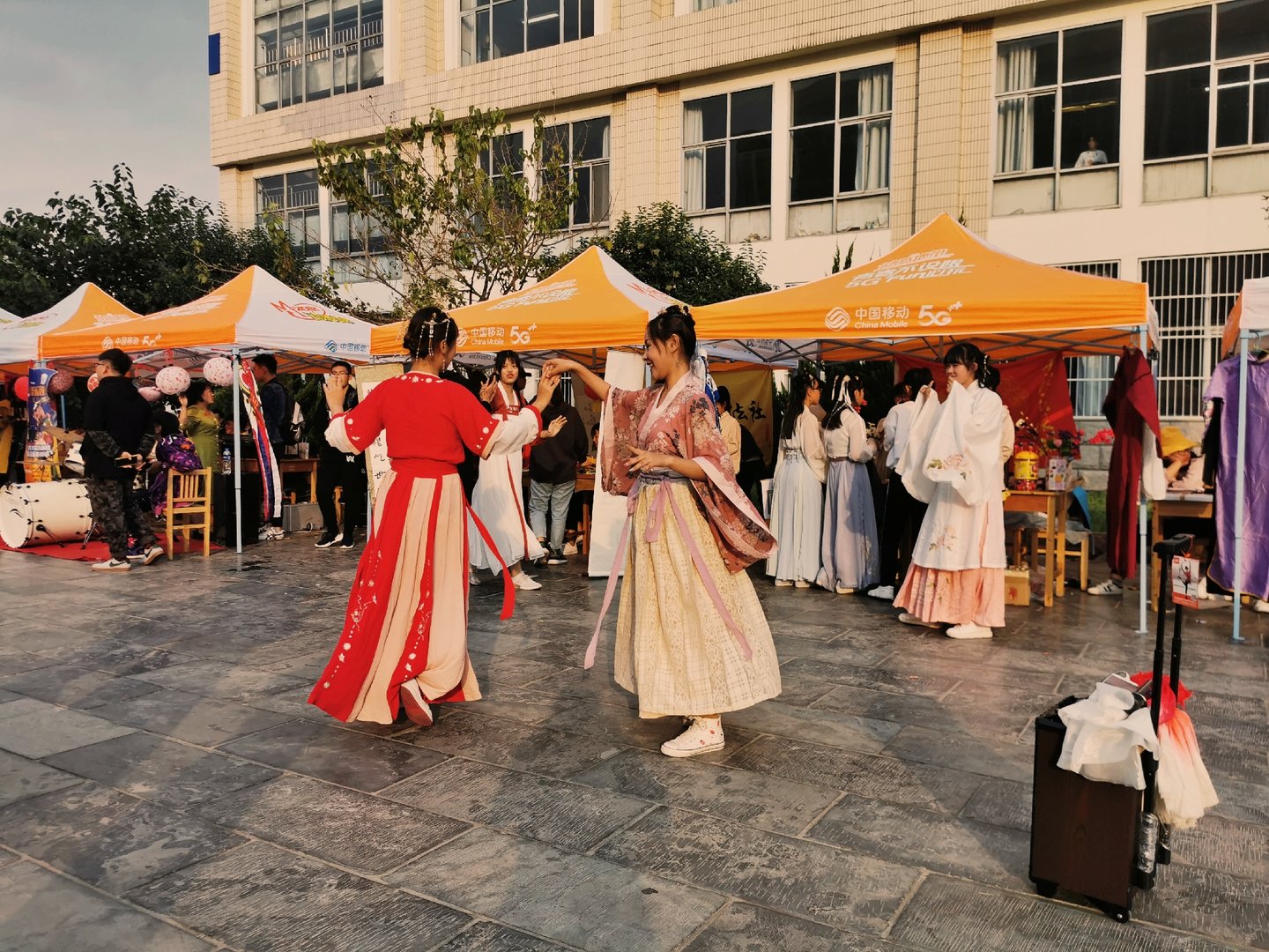 大学社团一般都是怎么招新的？