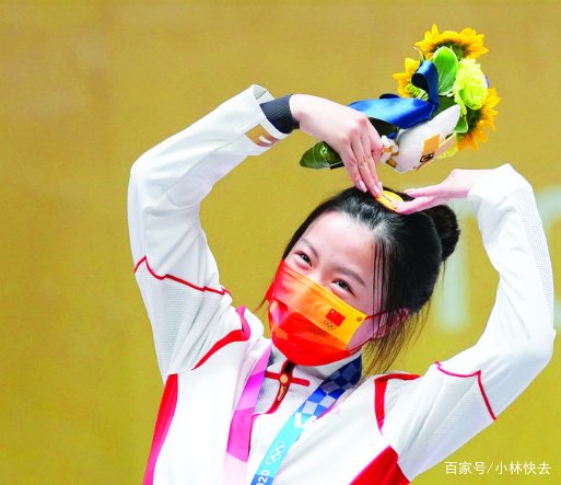 如果杨倩去游乐场,她玩射击游戏的时候,摊主会是什么表情和心理?