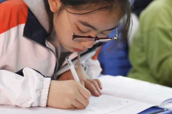 一起作业学生如何添加两个学生两个班