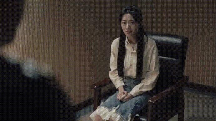 扫黑风暴中,徐英子咬桌角暗示了什么?