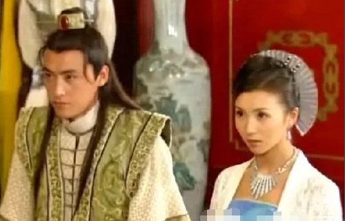 有一部电视剧！里面女主角叫荷花 不知这部电视剧叫什么没名字