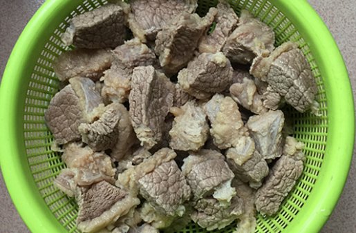 西红柿炖牛腩咋做