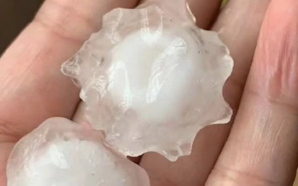 上海多地突降冰雹:大小宛若鸡蛋,冰雹天气会带来哪些问题?