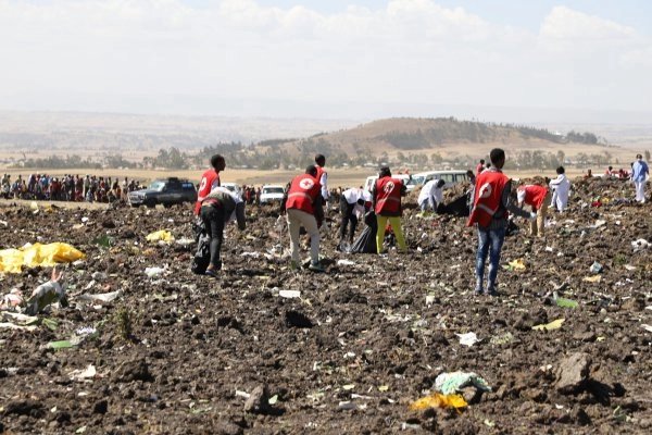 东航失事飞机的一部黑匣子找到,为什么没有找到其它几个的痕迹?