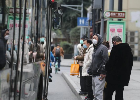 成都辟谣“全市餐饮外卖停业”:不实！造谣者该承担哪些法律责任？