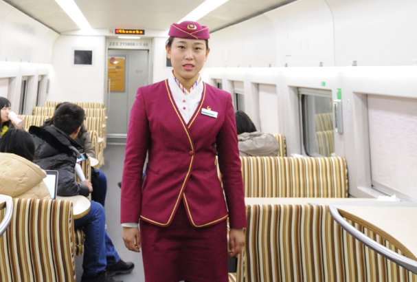 你如何看待大妈在高铁吸烟触发警报下跪求饶一事?