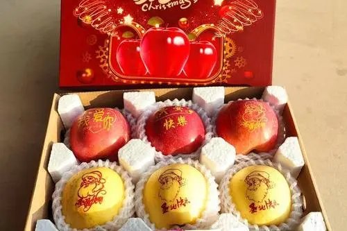 记者发现上海部分平安果单颗售价近30元，为何换个包装能涨这么多？