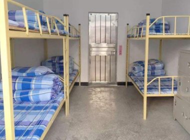 当一觉醒来之后，发现整个宿舍只剩自己一个人的时候你会有一种什么感觉？