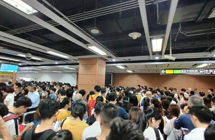 杭州一男子每周飞天津上班，每月路费超4千元，你能接受跨城通勤吗？