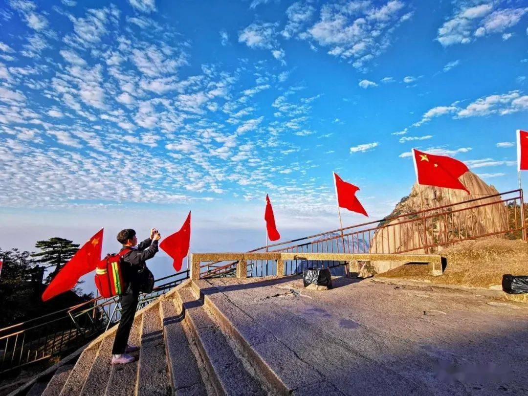 你如何看待数千名游客黄山齐唱国歌这件事？