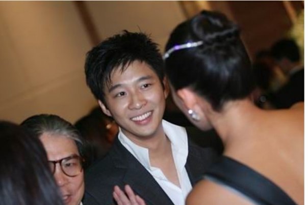 vivi送3000万钻戒，和霍启山恋爱三年，章子怡最后为何选择了汪峰？