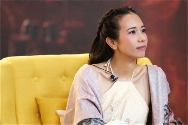 吴镇宇采访时切换粤语失败,香港艺人谁说的普通话最标准?