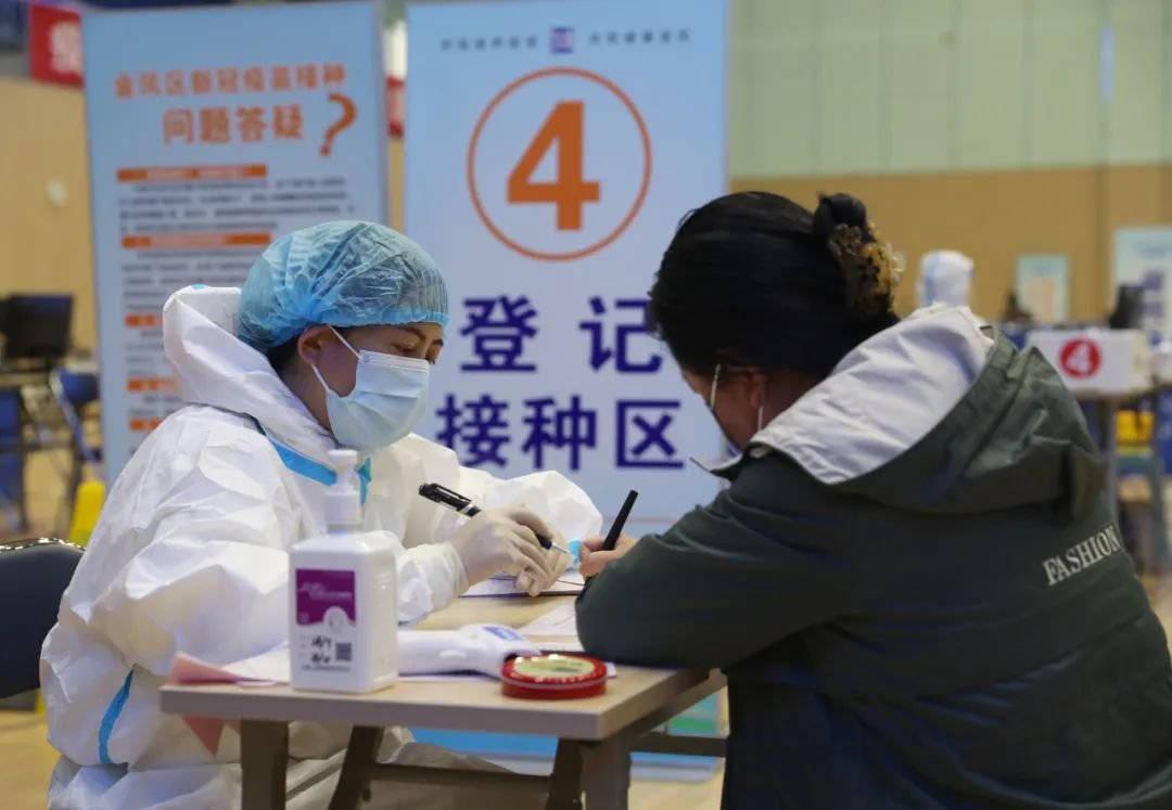 北京本次疫情共同打牌的8人中,已有5人确诊,疫情期间聚众打牌合适吗?