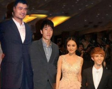 娱乐圈有哪些明星的同框让网友都觉得尴尬?