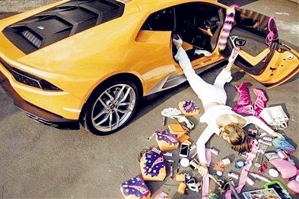 如何看待现在“炫富摔”成为潮流这件事？这反映出怎样的社会现象？