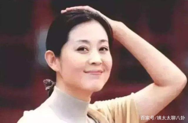 61岁倪萍自曝为演农民工3个月不洗澡,网友却质疑:贬低农民?