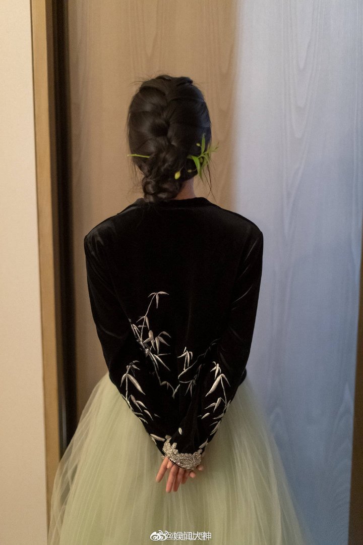 李子柒竹叶发簪造型清新自然,是不是更让人眼前一亮?