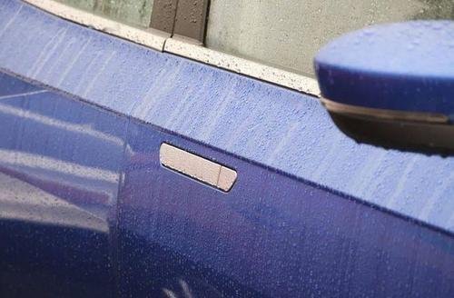 特斯拉的冬季“尴尬”,为何隐形门把手还会被冻住?