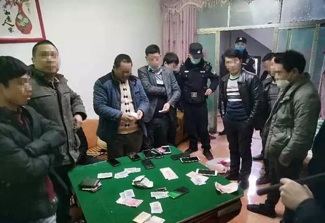 北京本次疫情共同打牌的8人中,已有5人确诊,疫情期间聚众打牌合适吗?