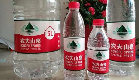 农夫山泉对于顾客爆料未开封瓶装水现蛆虫一事,做出了什么回应?
