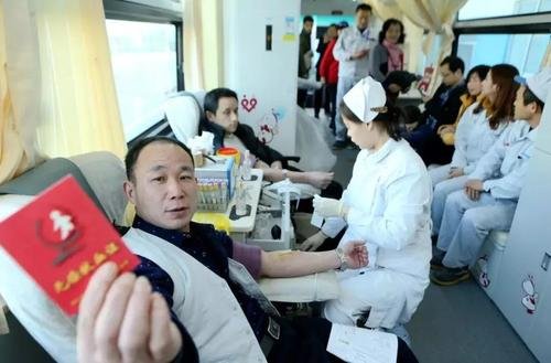 上海血液中心献血成功印章是奥特曼,这种方式你觉得独特吗?