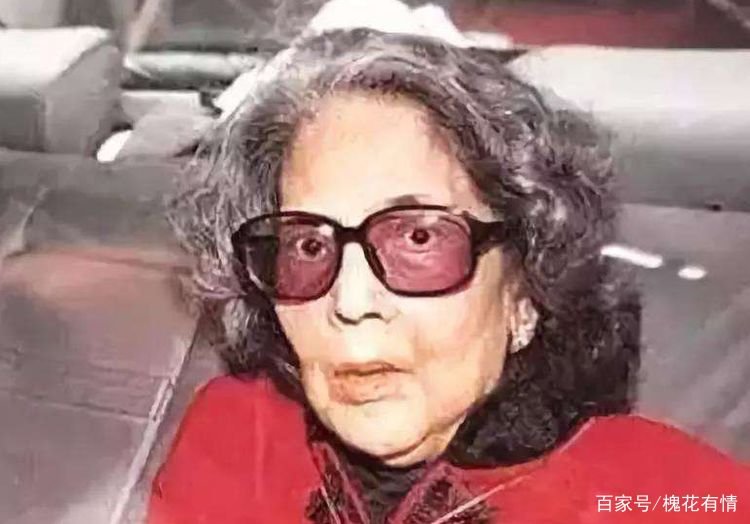 赌王“原配”黎婉华,是怎么得重病遭车祸的?