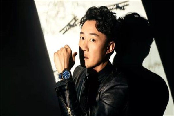 吴镇宇采访时切换粤语失败,香港艺人谁说的普通话最标准?