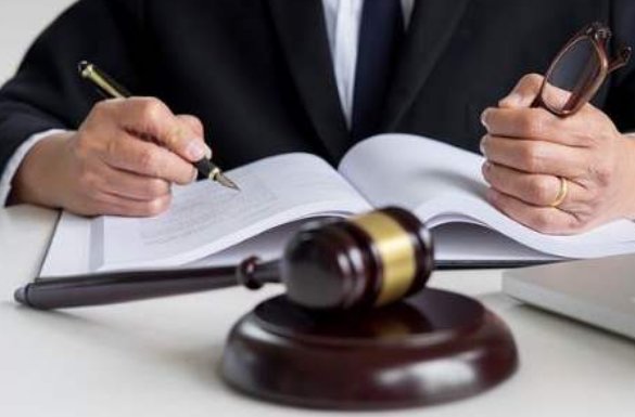 皮肤科医生林小清被停职调查，这是为什么？