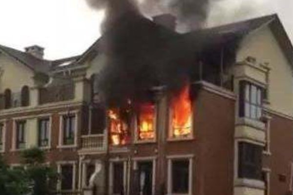 上海一别墅失火致4死，造成此次火灾的原因是什么？