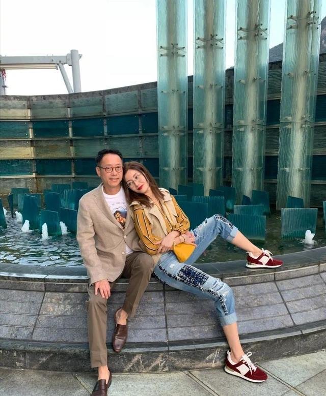 知名富豪为娶李嘉欣姐姐抛妻弃女,如今怎么样了?