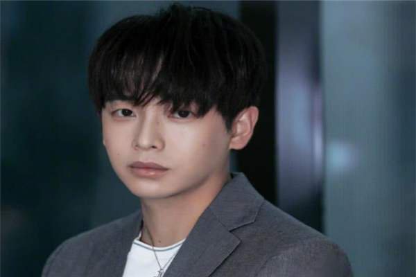 彭昱畅女友身份被扒,到底是谁?