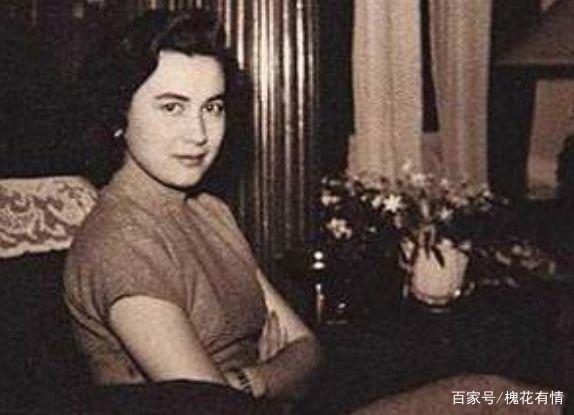 赌王“原配”黎婉华,是怎么得重病遭车祸的?