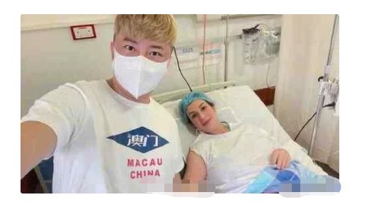 40岁歌手关喆迎三胎,晒混血宝宝自侃“中葡联合出品”,大家怎么看?