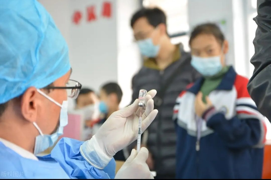 额济纳旗“免费盒饭被扔掉”事件反转,此事对滞留游客造成了怎样的伤害?