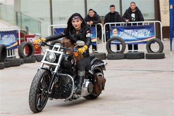 第一次骑上摩托车的时候,你们是什么心情?