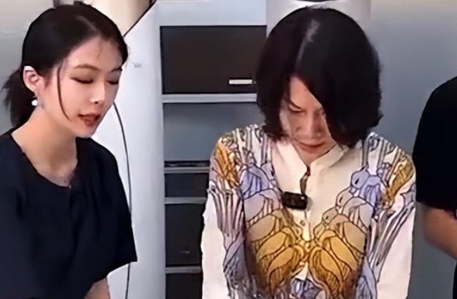 员工直播出现失误:董明珠黑脸离场,如何评价她的应急能力?