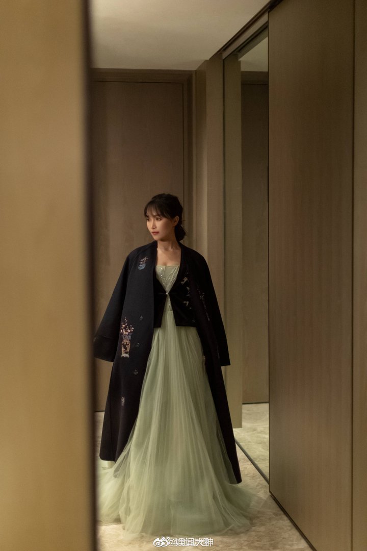 李子柒竹叶发簪造型清新自然,是不是更让人眼前一亮?