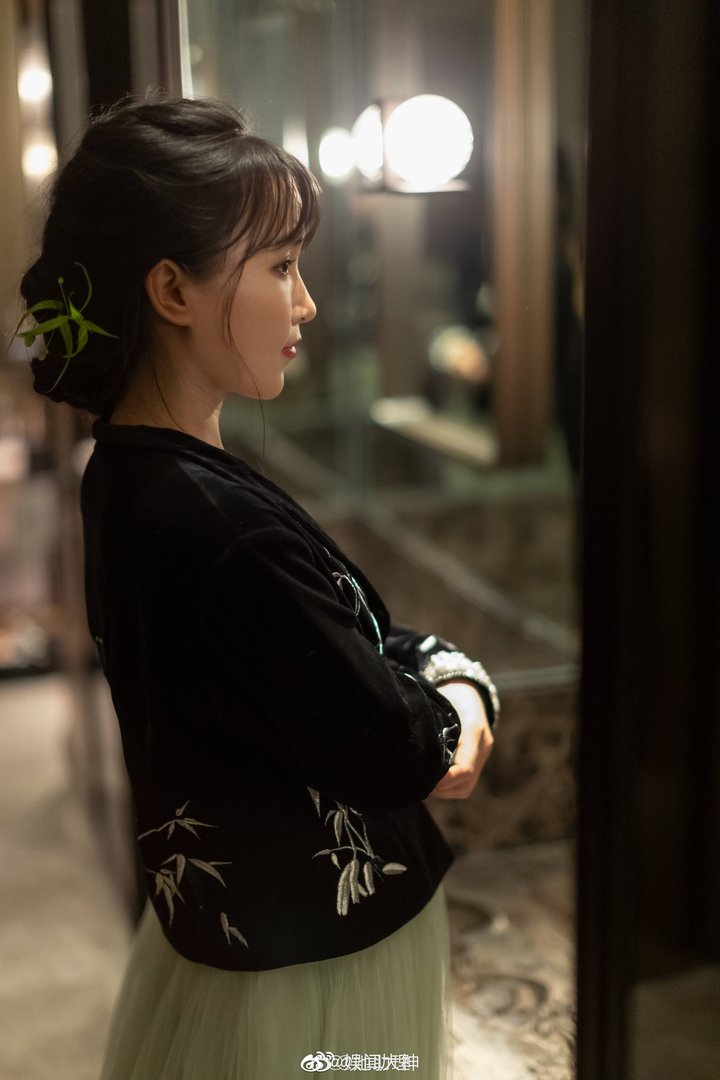 李子柒竹叶发簪造型清新自然,是不是更让人眼前一亮?