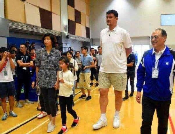 李嫣14岁身高已超1米7,基因优秀还是后天饮食规律?