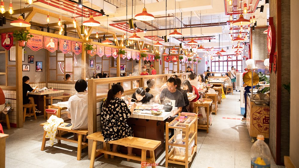 密子君“大驾”吴昕餐厅，一人吃光15份菠萝饭，平常人能吃15份炒饭吗？