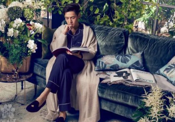 胡歌捐缝纫机给繁华剧组,这么有爱心的他,至今为何单身?