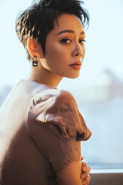 “浪姐”终舞台造型,张雨绮绝美婚纱,宁静组的服装是认真的吗?