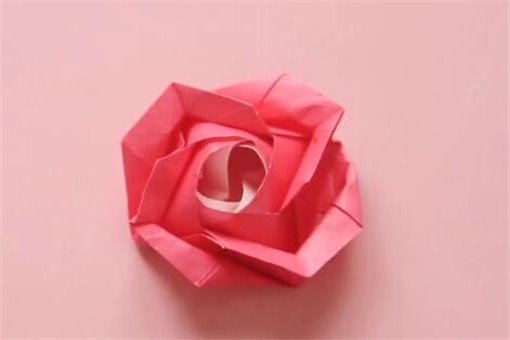 怎么用一张纸折玫瑰花?
