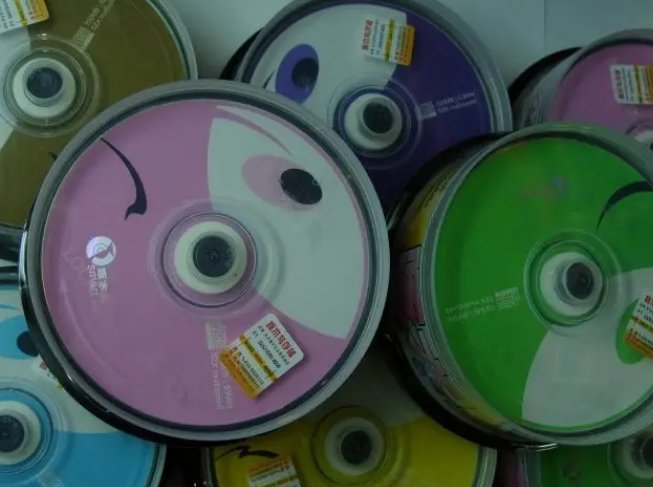 日本决定停止使用软盘和光盘，此举是出于什么原因考虑的？