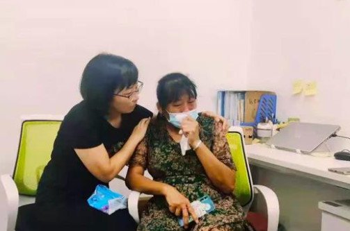 深圳防疫护士突发脑溢血死亡,留下3岁自闭症孩子,是否属于工伤?