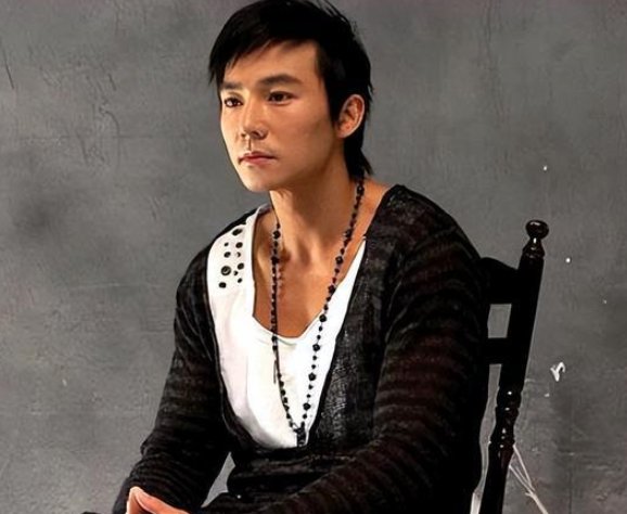 刘畊宏大儿子留长发为捐给患癌小朋友做假发,其行为有多暖心?